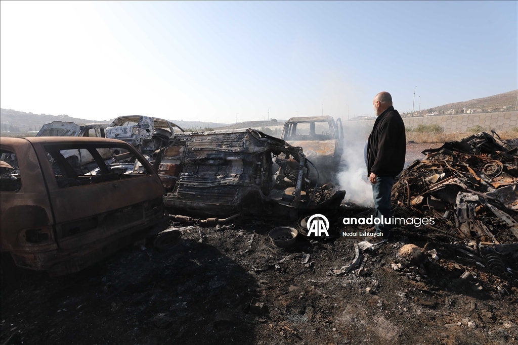 الضفة.. مستوطنون إسرائيليون يحرقون مستودع قطع غيار سيارات في نابلس