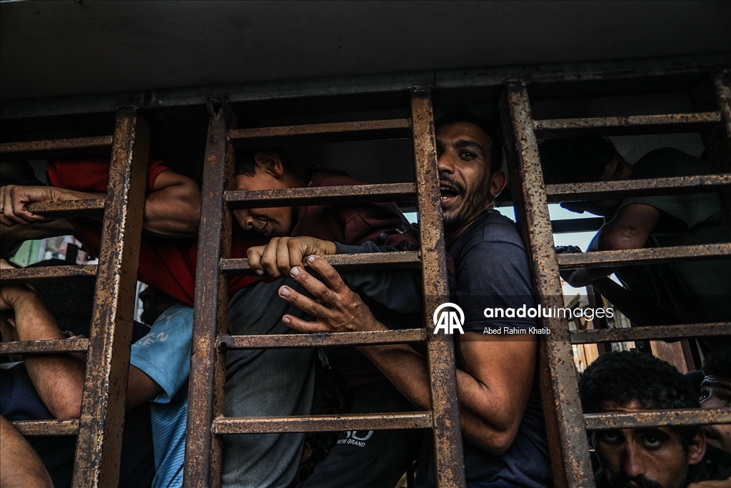 В Газе перемещенные жители выстроились в длинные очереди за хлебом