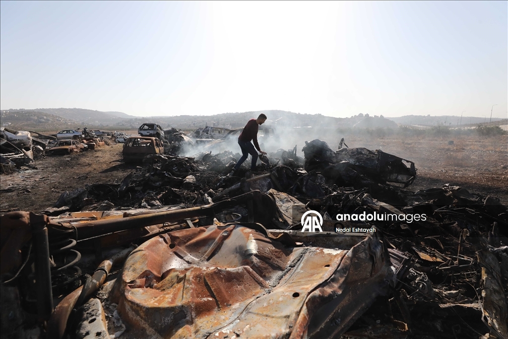 الضفة.. مستوطنون إسرائيليون يحرقون مستودع قطع غيار سيارات في نابلس