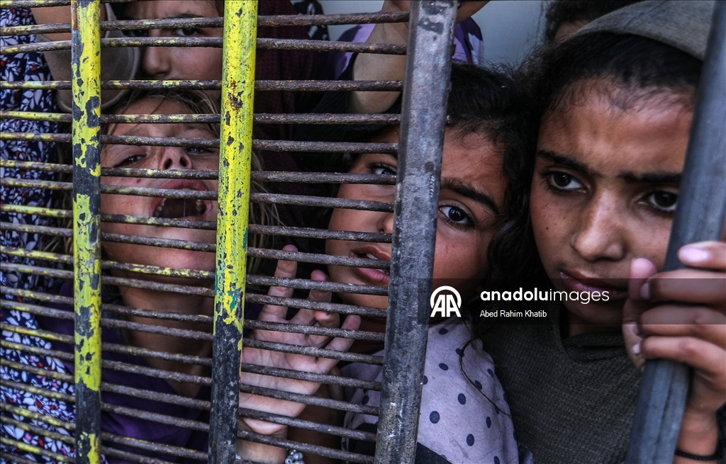 В Газе перемещенные жители выстроились в длинные очереди за хлебом