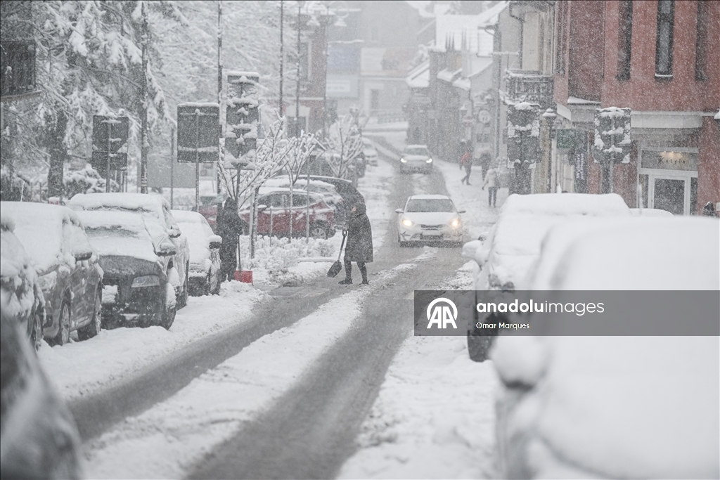 Южные регионы Польши засыпало снегом