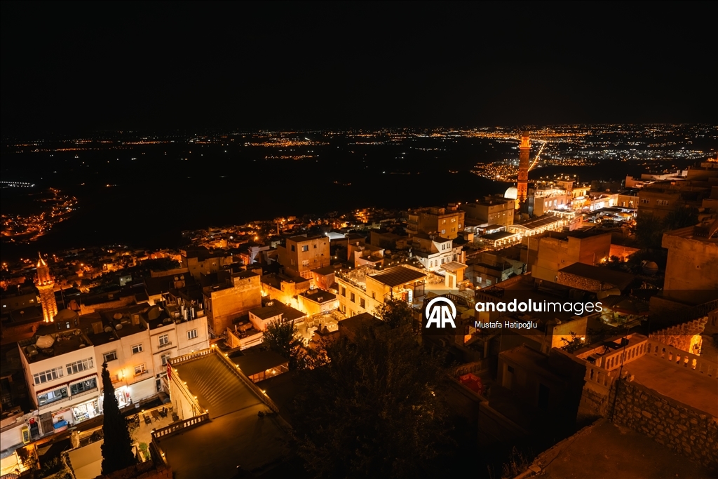 Mardin’in tarihi yapıları turistlerin uğrak noktası oluyor
