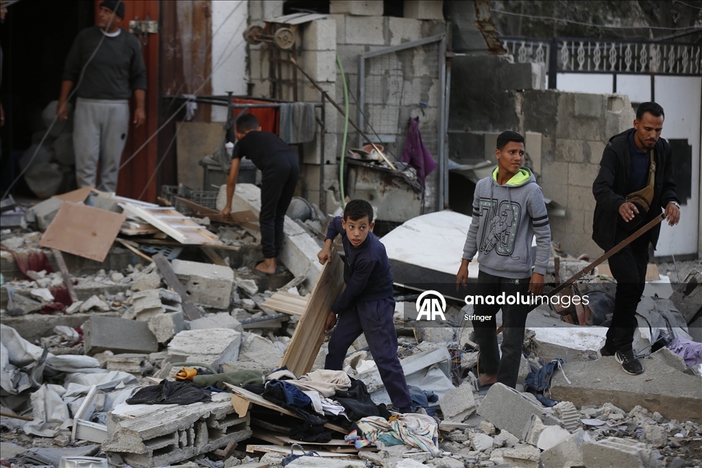 İsrail ordusu ateşkesi ihlal ederek Gazze'nin Deyr Balah bölgesinde bir binayı hedef aldı