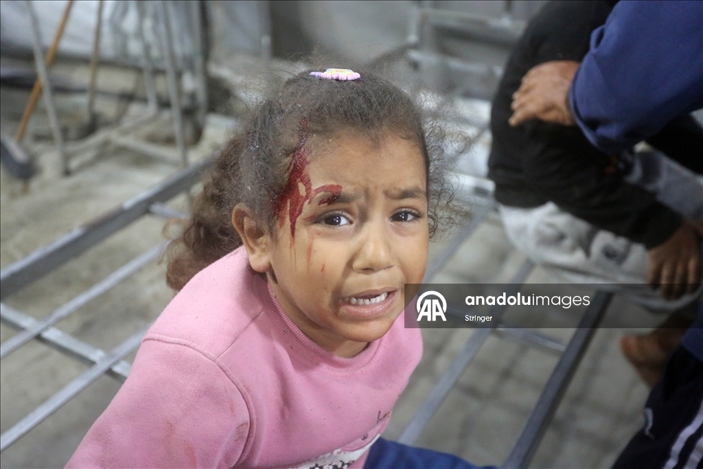 İsrail ordusu ateşkesi ihlal ederek Gazze'nin Deyr Balah bölgesinde bir binayı hedef aldı