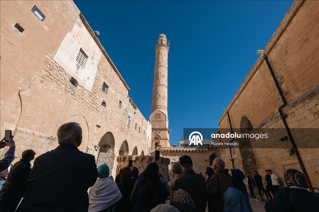 Mardin’in tarihi yapıları turistlerin uğrak noktası oluyor