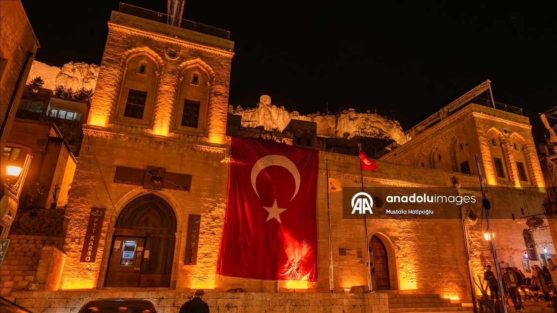 Mardin’in tarihi yapıları turistlerin uğrak noktası oluyor