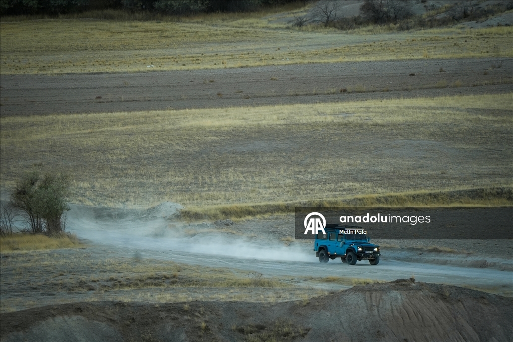 В Каппадокии популярны сафари на внедорожниках и конные туры