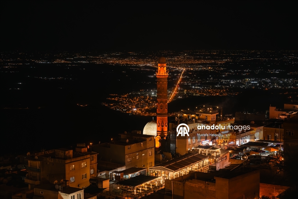 Mardin’in tarihi yapıları turistlerin uğrak noktası oluyor