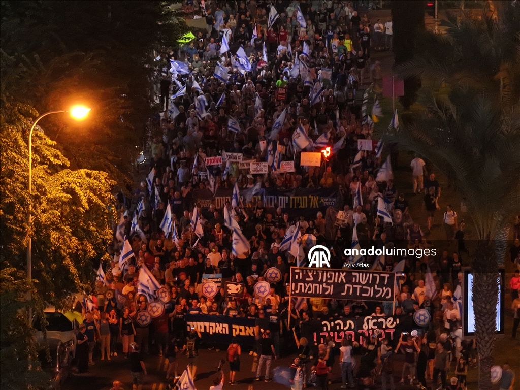 Тысячи израильтян в Тель-Авиве потребовали создать госкомиссию по расследованию событий 7 октября