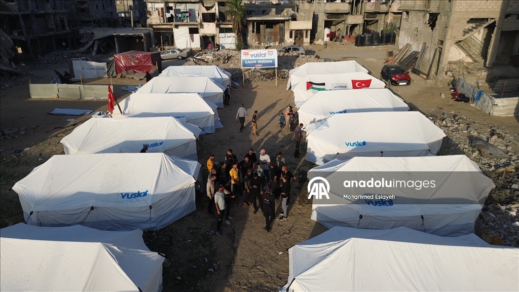 Han Yunus’ta Filistinliler için çadır kent kuruldu