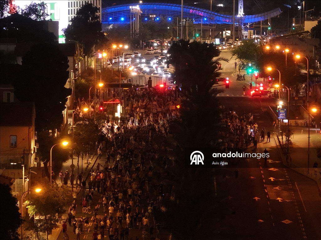 Тысячи израильтян в Тель-Авиве потребовали создать госкомиссию по расследованию событий 7 октября