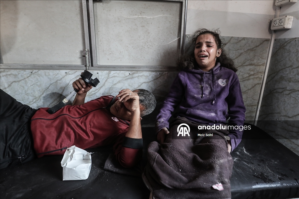 В результате атак израильской армии на различные города сектора Газа, совершенных в нарушение соглашения, подписанного 10 октября, погибли 22 палестинца, в том числе женщины и дети, множество человек получили ранения.