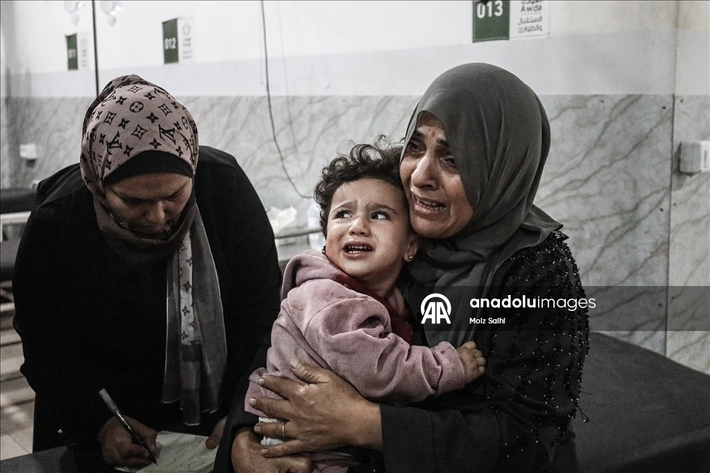 В результате атак израильской армии на различные города сектора Газа, совершенных в нарушение соглашения, подписанного 10 октября, погибли 22 палестинца, в том числе женщины и дети, множество человек получили ранения.