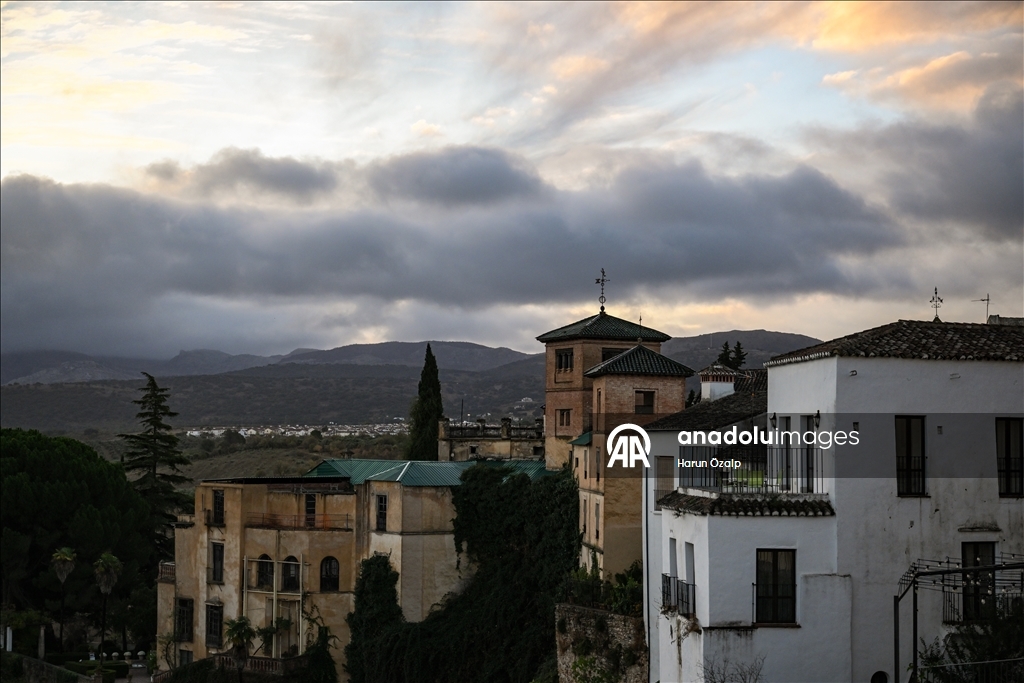 Великолепный мост Пуэнте-Нуэво в Андалусии