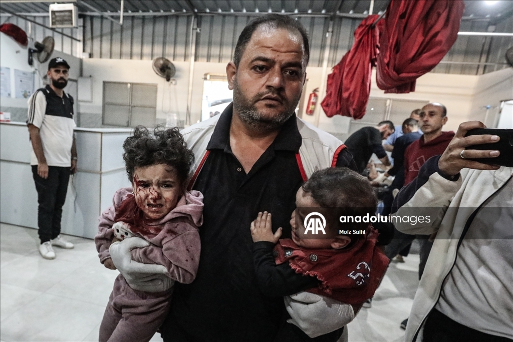 В результате атак израильской армии на различные города сектора Газа, совершенных в нарушение соглашения, подписанного 10 октября, погибли 22 палестинца, в том числе женщины и дети, множество человек получили ранения.