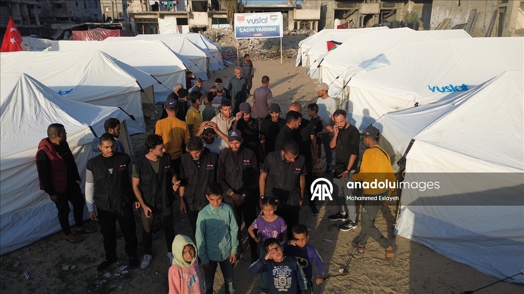 Han Yunus’ta Filistinliler için çadır kent kuruldu