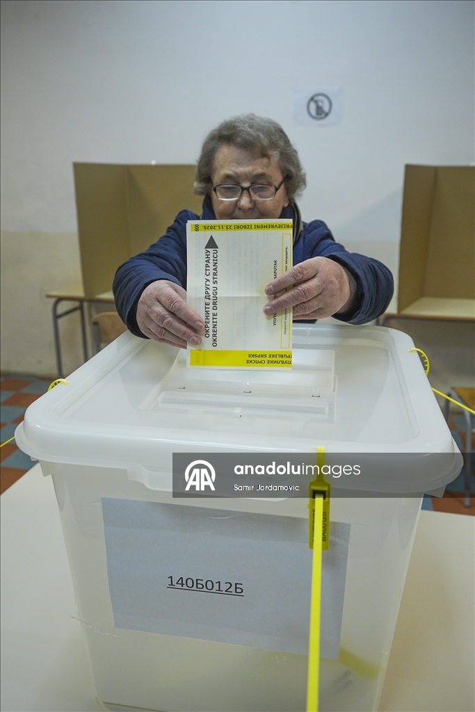 Избиратели сербской автономии в Боснии и Герцеговине голосуют на досрочных президентских выборах