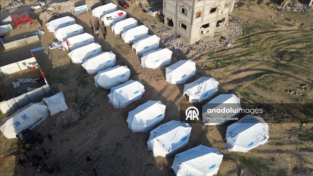 Han Yunus’ta Filistinliler için çadır kent kuruldu
