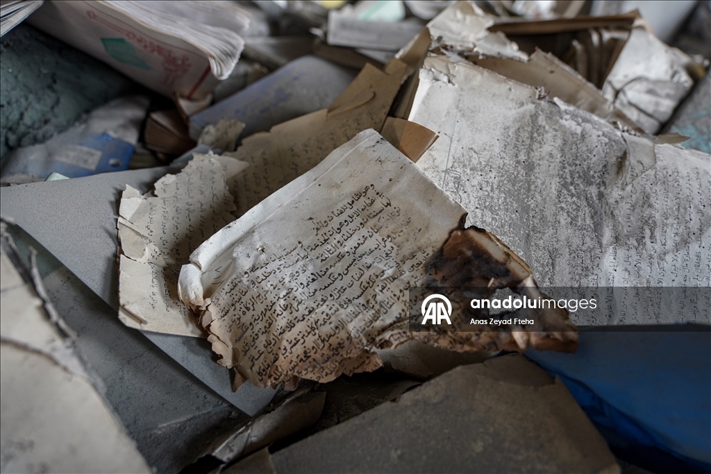 Gazze’de yok olan yazılı mirasın izleri enkaz arasında aranıyor