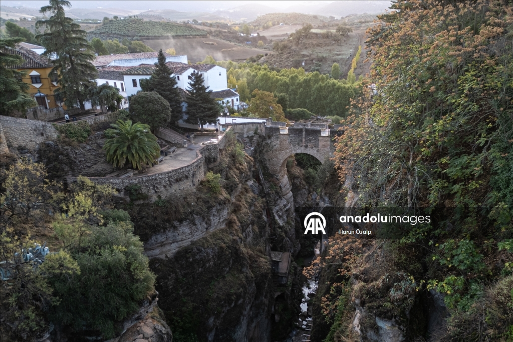 Великолепный мост Пуэнте-Нуэво в Андалусии