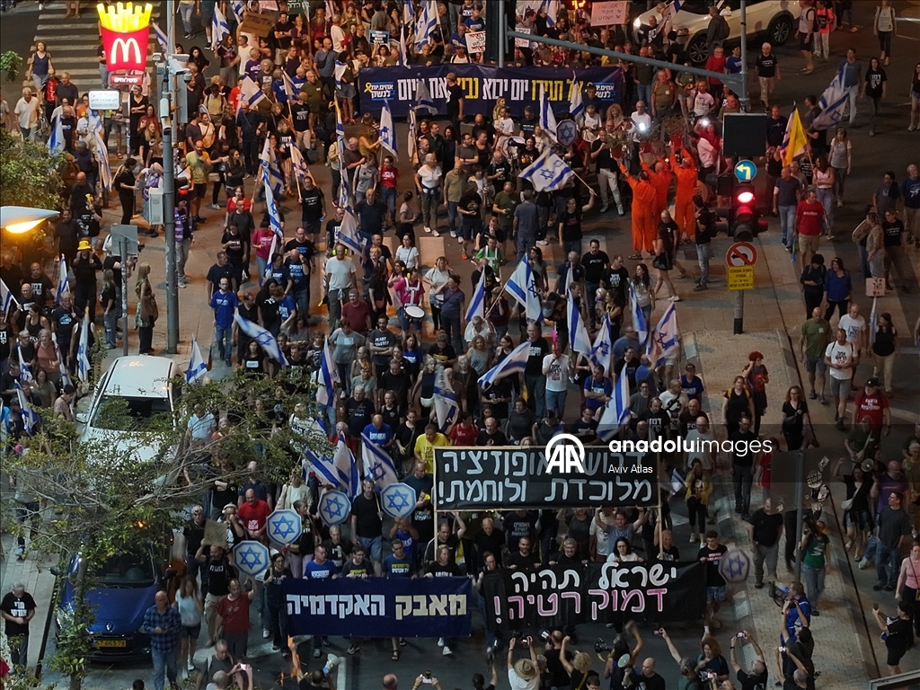 Тысячи израильтян в Тель-Авиве потребовали создать госкомиссию по расследованию событий 7 октября