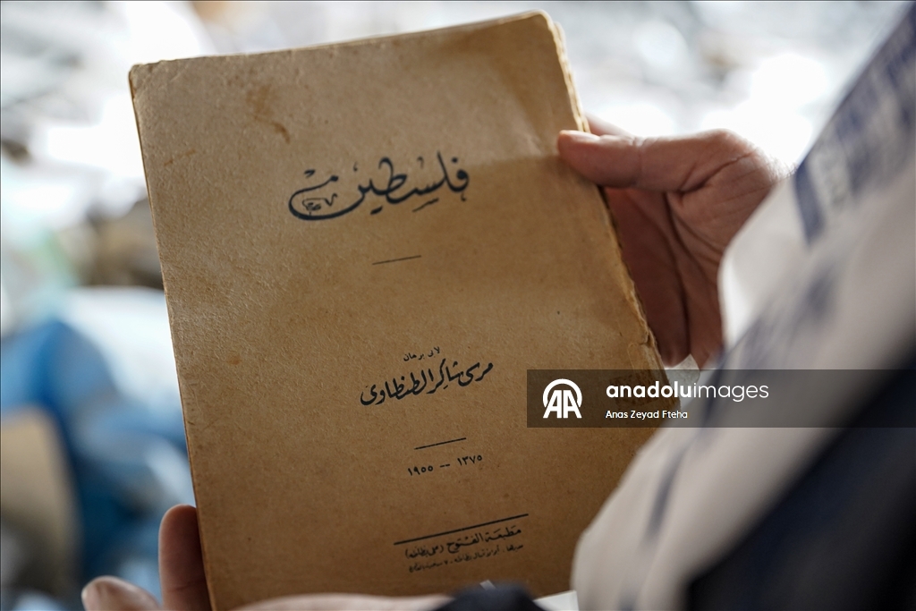 Gazze’de yok olan yazılı mirasın izleri enkaz arasında aranıyor