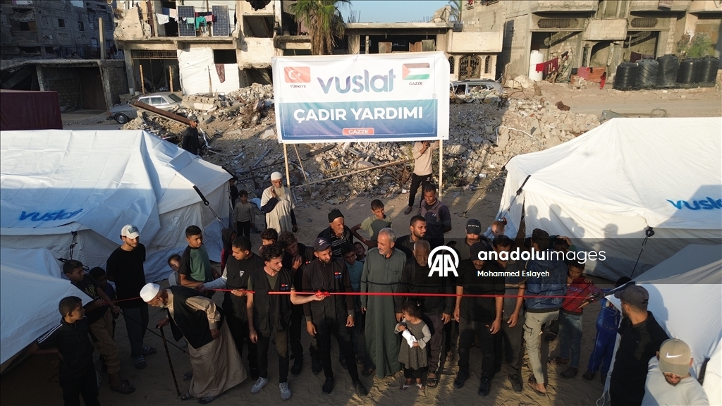 Han Yunus’ta Filistinliler için çadır kent kuruldu