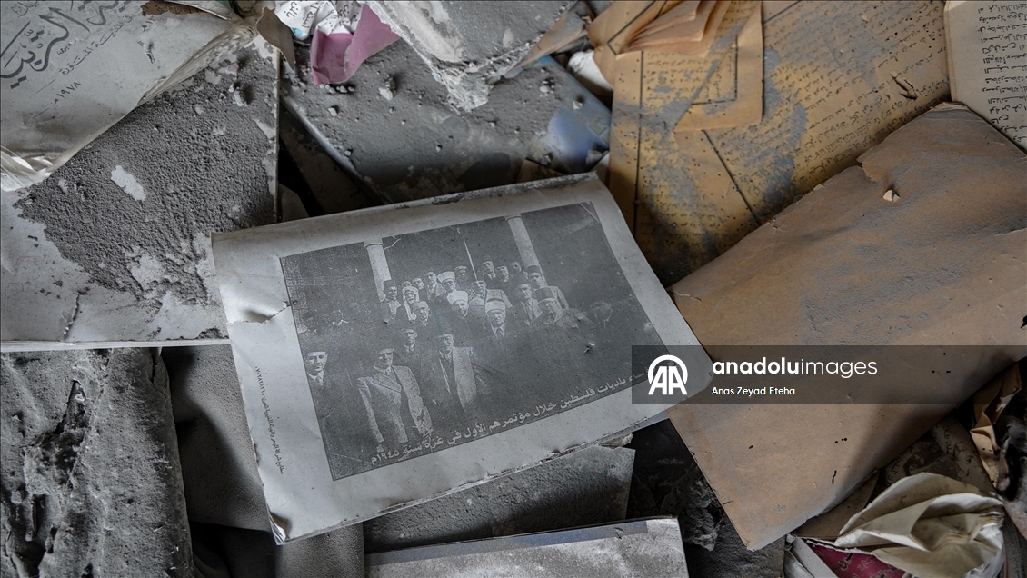 Gazze’de yok olan yazılı mirasın izleri enkaz arasında aranıyor