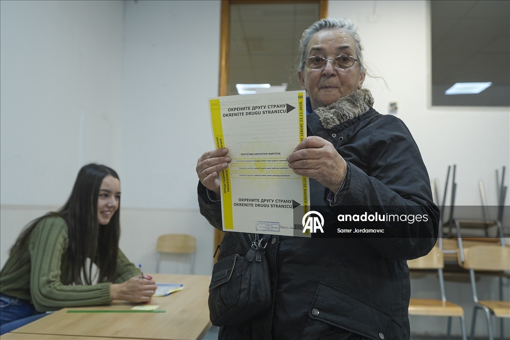 Избиратели сербской автономии в Боснии и Герцеговине голосуют на досрочных президентских выборах