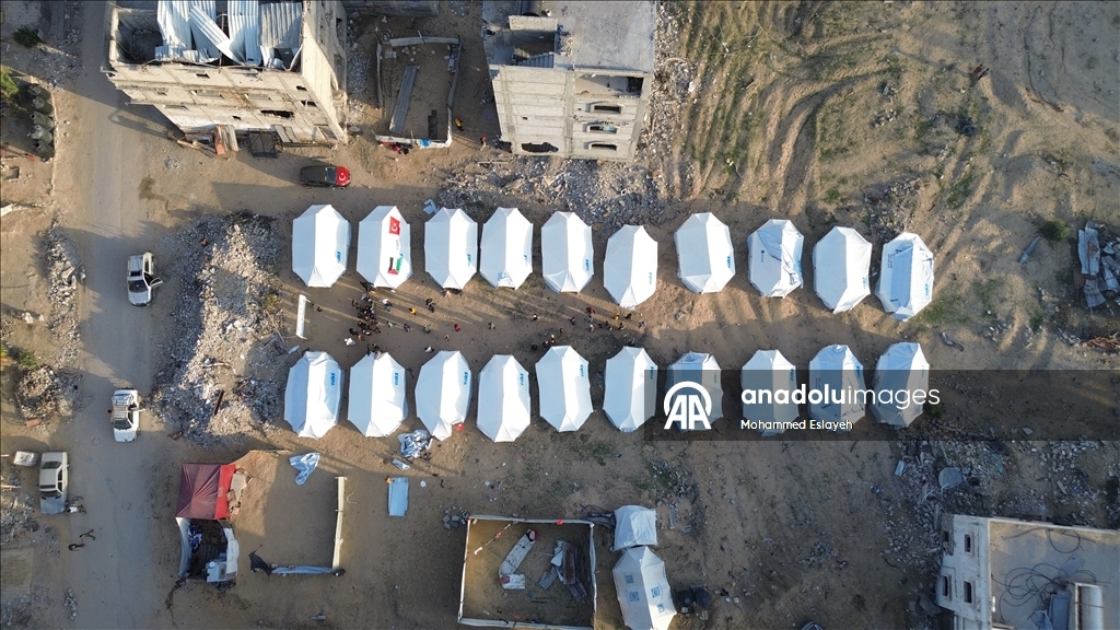 Han Yunus’ta Filistinliler için çadır kent kuruldu