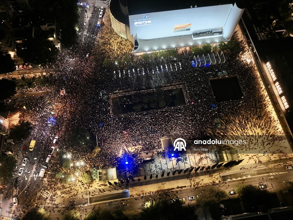 Тысячи израильтян в Тель-Авиве потребовали создать госкомиссию по расследованию событий 7 октября