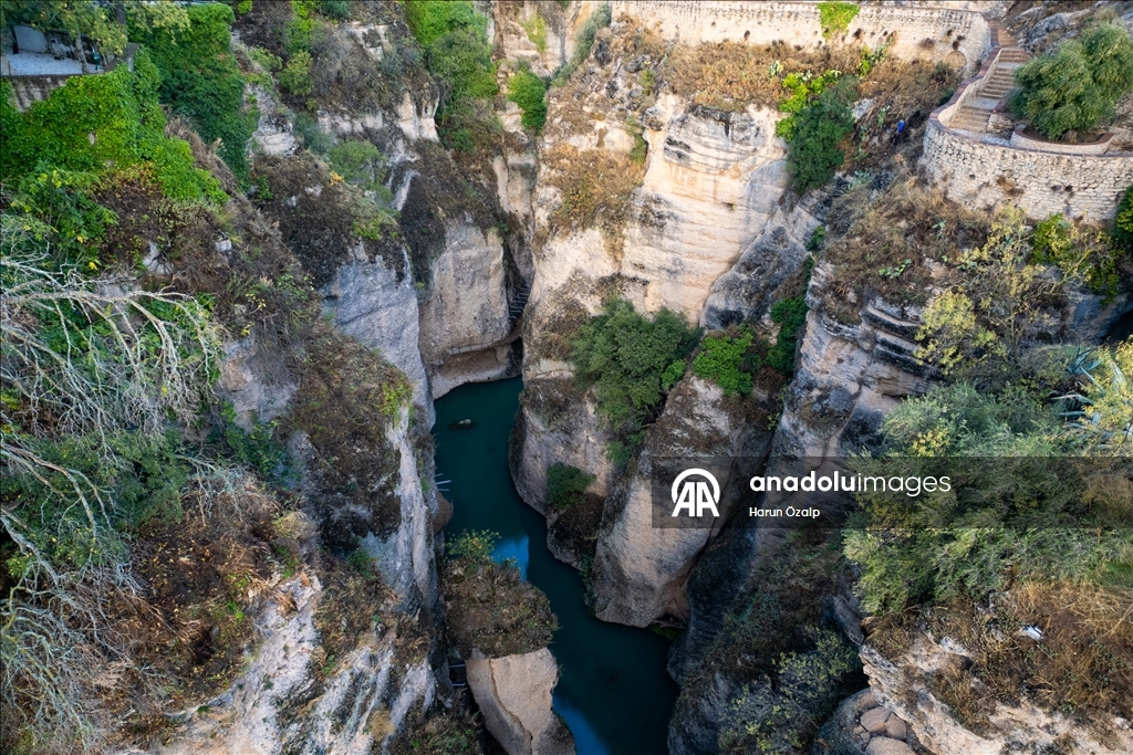 Великолепный мост Пуэнте-Нуэво в Андалусии