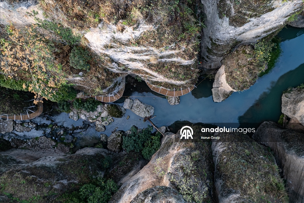 Великолепный мост Пуэнте-Нуэво в Андалусии