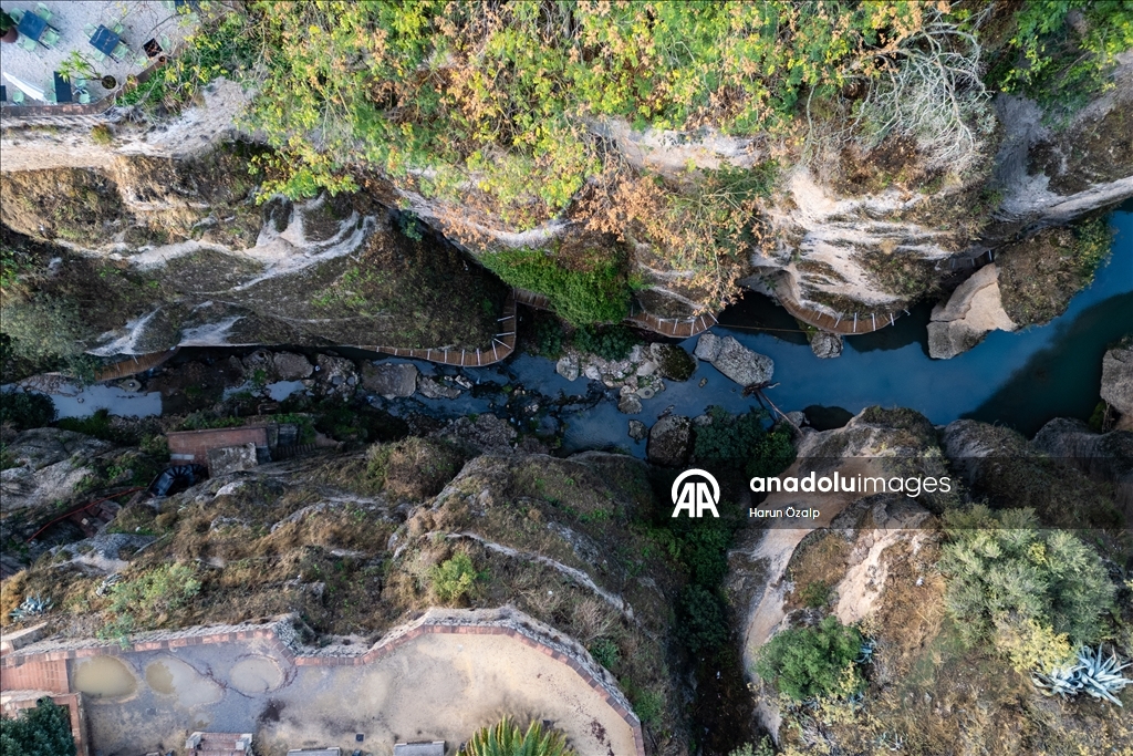 Великолепный мост Пуэнте-Нуэво в Андалусии