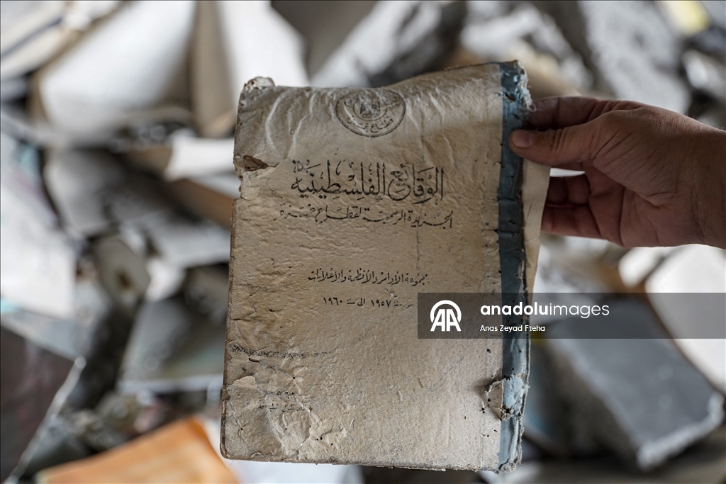 Gazze’de yok olan yazılı mirasın izleri enkaz arasında aranıyor