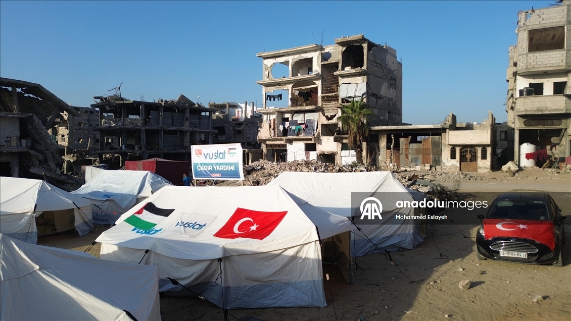 Han Yunus’ta Filistinliler için çadır kent kuruldu