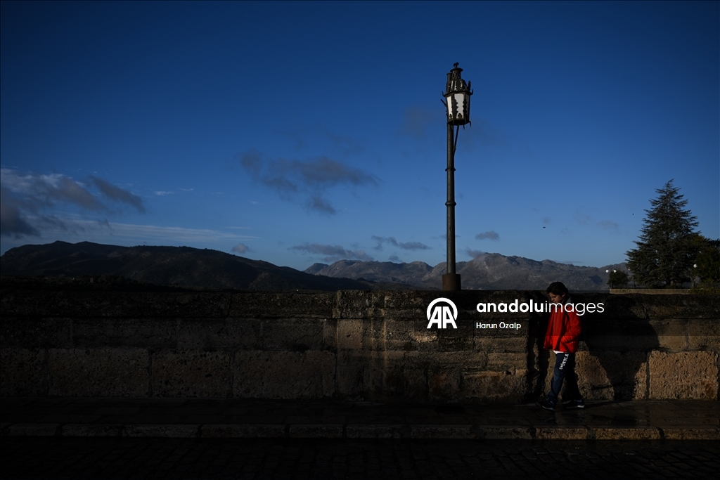 Великолепный мост Пуэнте-Нуэво в Андалусии