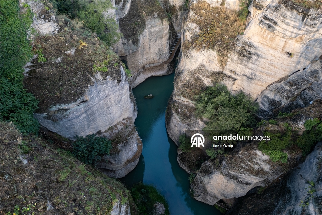 Великолепный мост Пуэнте-Нуэво в Андалусии