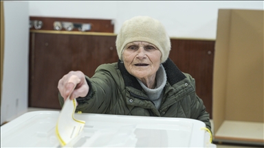 Bosna Hersek'in Sırp entitesindeki seçmenler, erken başkanlık seçimi için oylarını kullanıyor