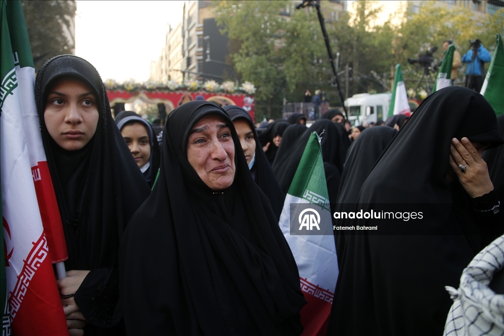 В Иране простились с неизвестными солдатами, погибшими в войне с Ираком