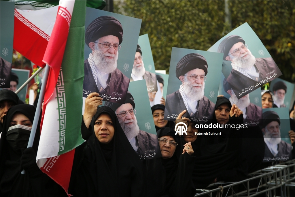 В Иране простились с неизвестными солдатами, погибшими в войне с Ираком