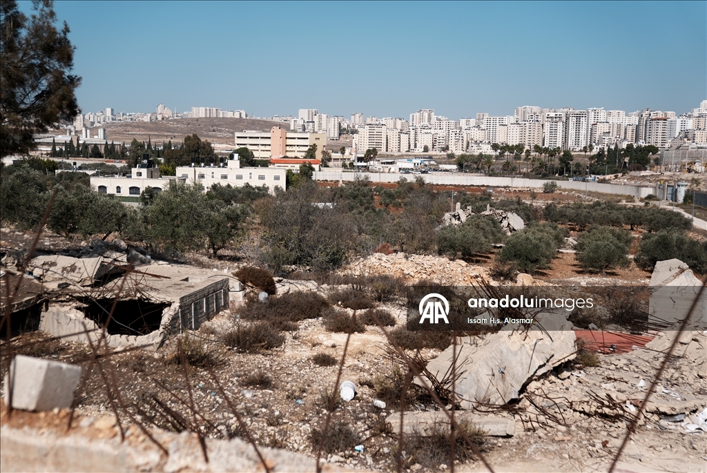 عائلة حمد.. إنذار إسرائيلي لابتلاع البيت والذكريات 