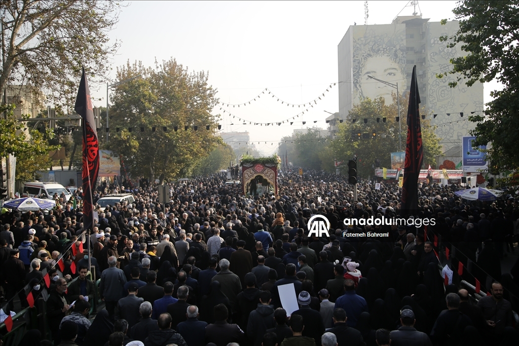 В Иране простились с неизвестными солдатами, погибшими в войне с Ираком