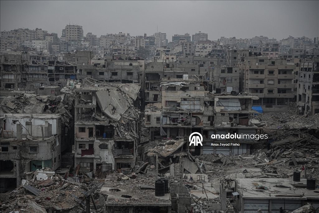 Gazze'de Filistinli ailelerin enkaz arasındaki günlük yaşamı