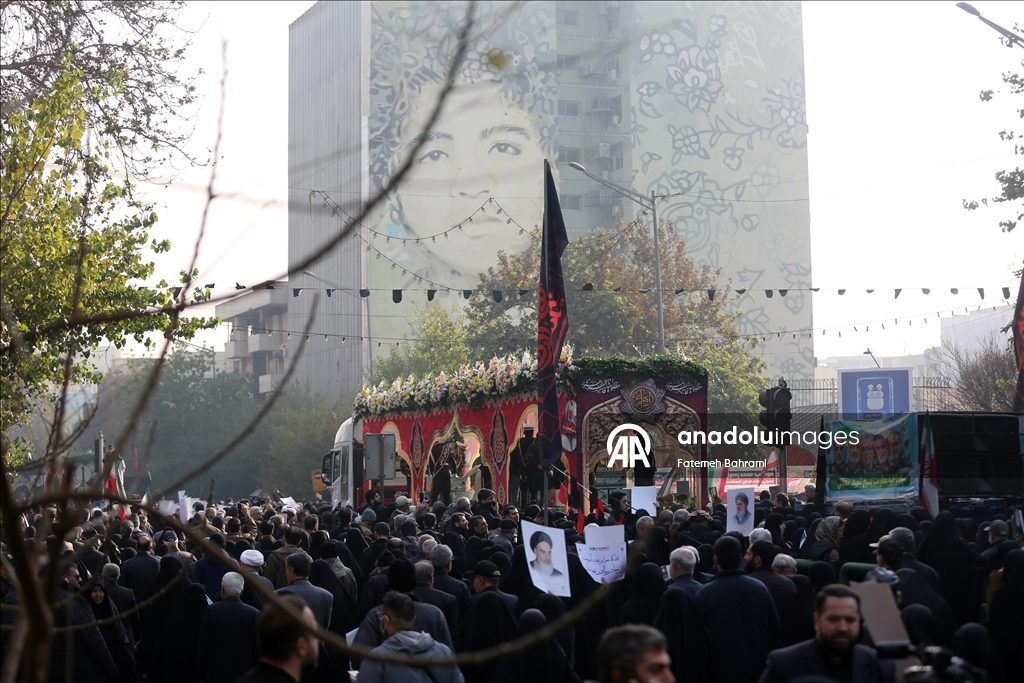 В Иране простились с неизвестными солдатами, погибшими в войне с Ираком