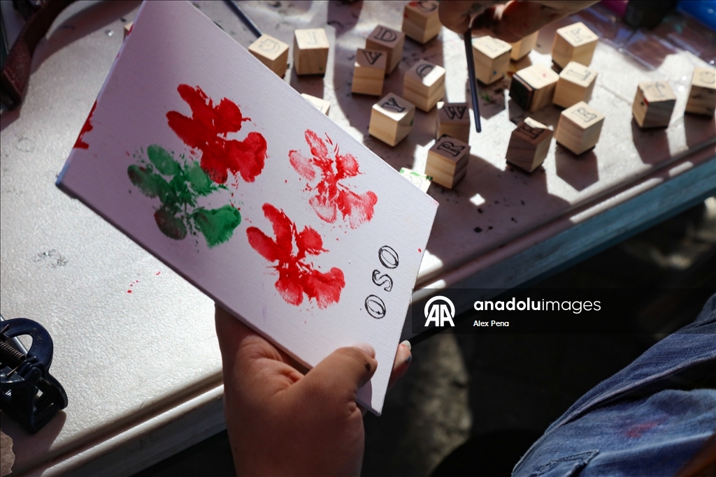 В Сан-Сальвадоре устроили яркий рождественский парад собак