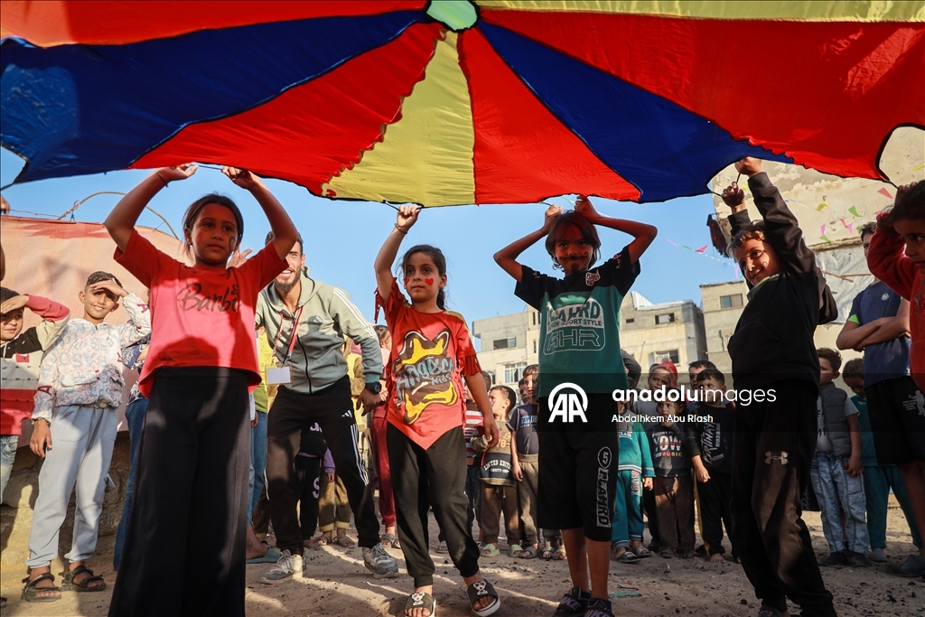 Volunteers organize event for Palestinian children affected by Israeli attacks