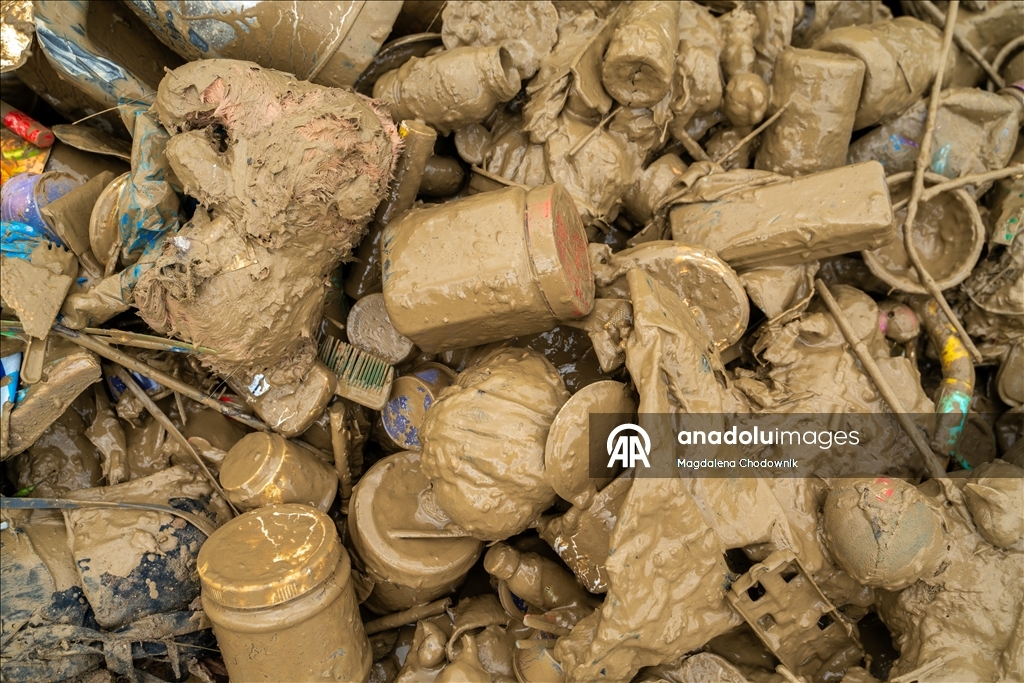 Vietnam'da şiddetli yağışların neden olduğu sellerde ölü sayısı 91'e yükseldi