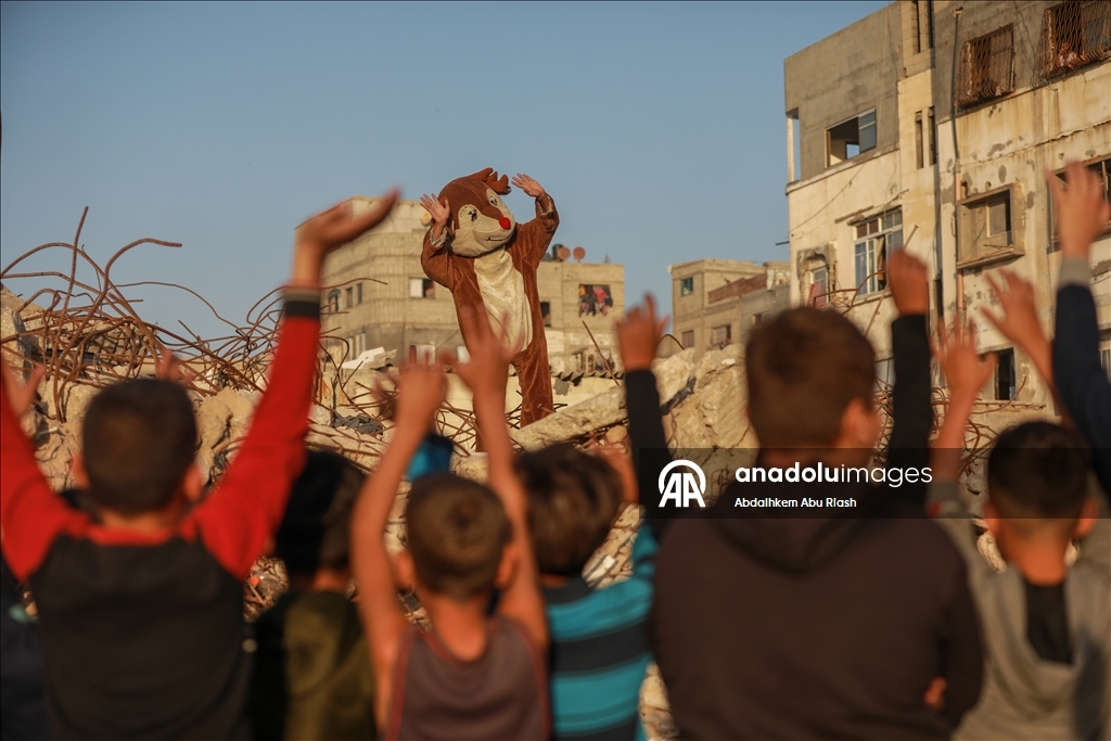 Volunteers organize event for Palestinian children affected by Israeli attacks