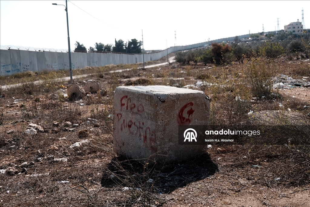 عائلة حمد.. إنذار إسرائيلي لابتلاع البيت والذكريات 